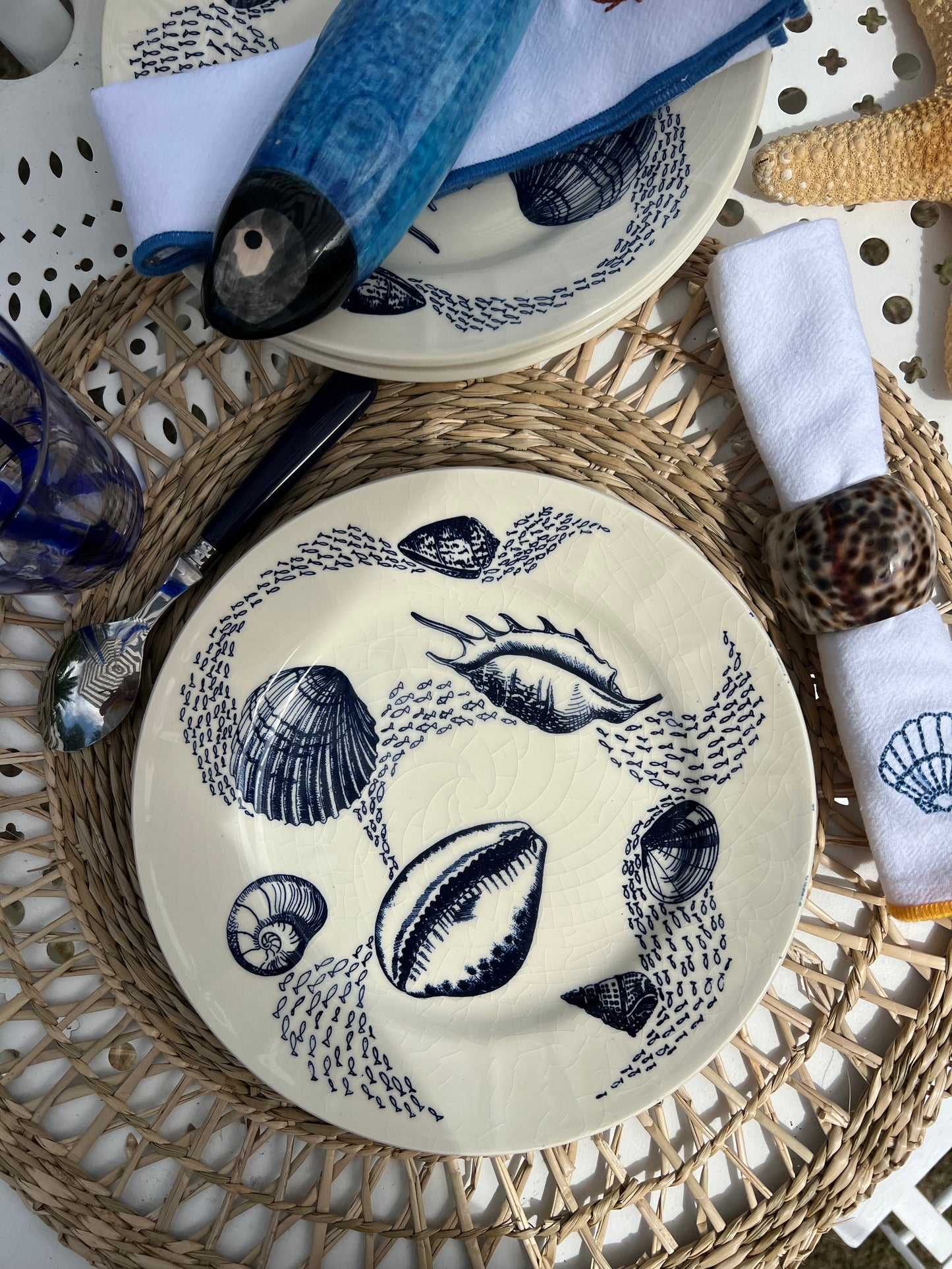 6 assiettes coquillages et un saladier