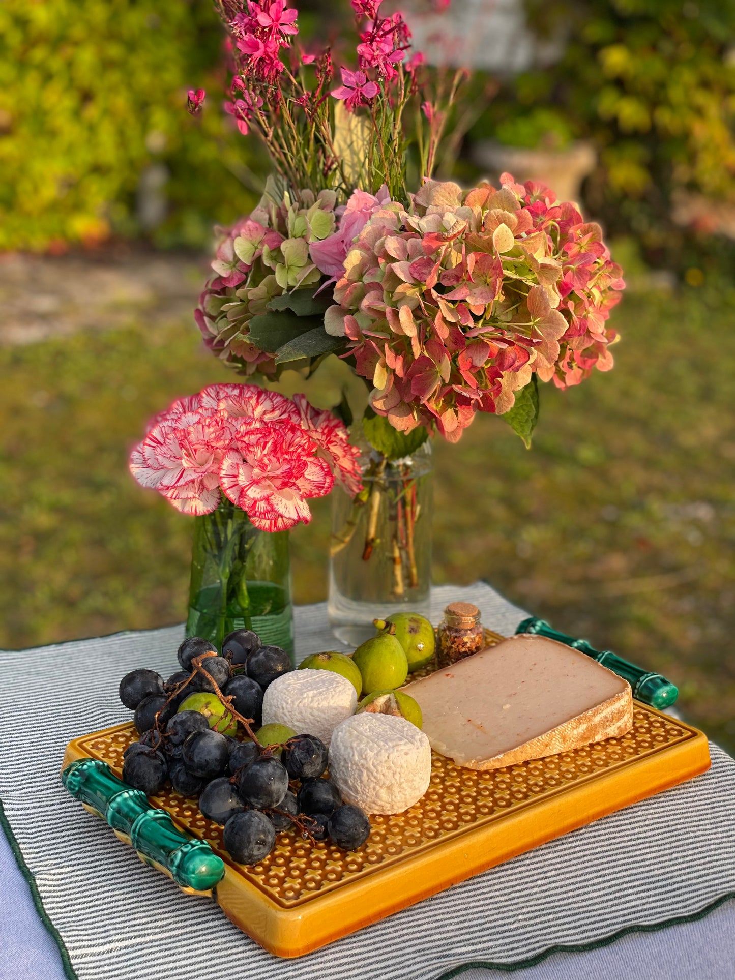 Plateau fromage décor cannage et  bambou