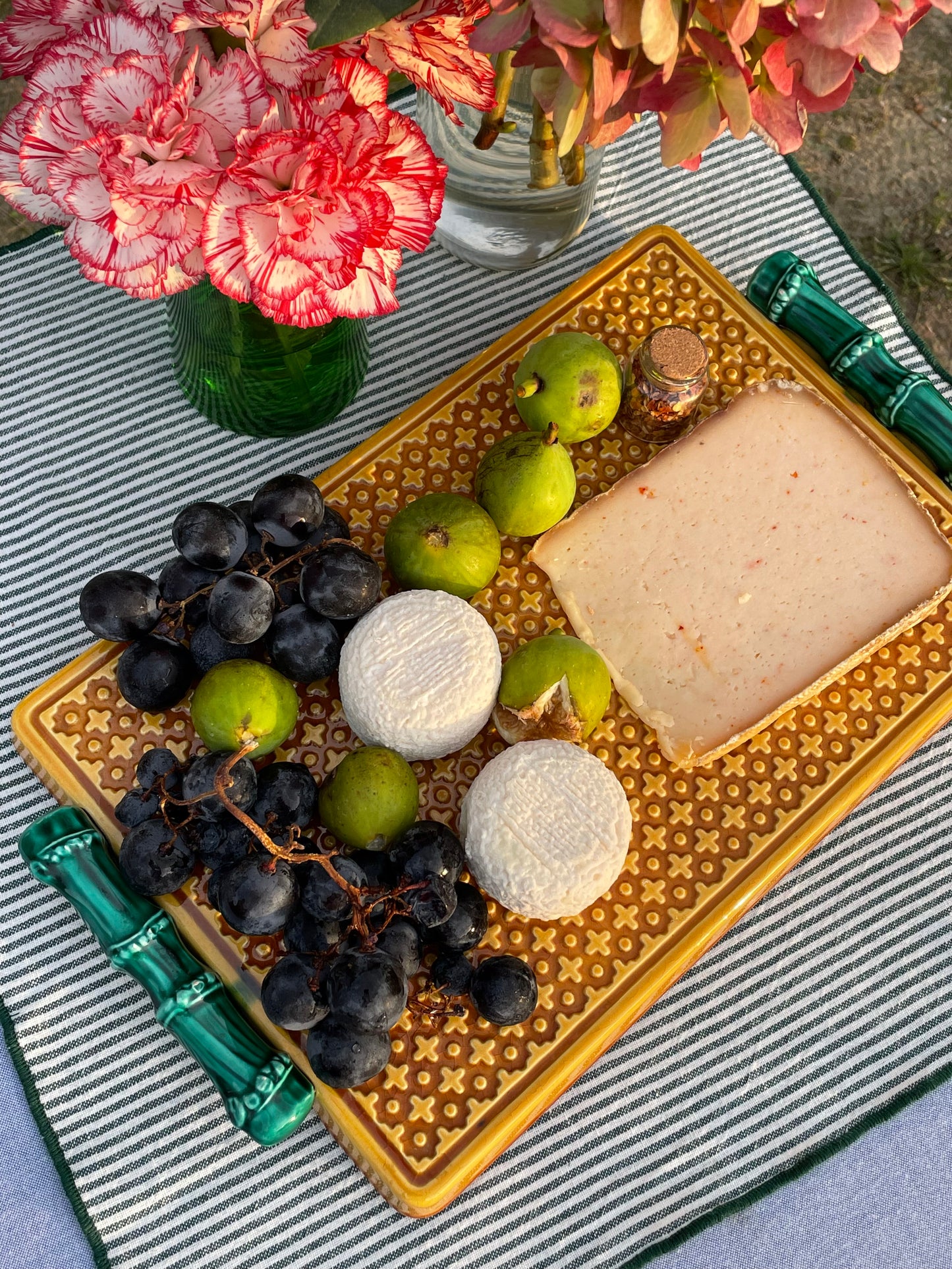 Plateau fromage décor cannage et  bambou