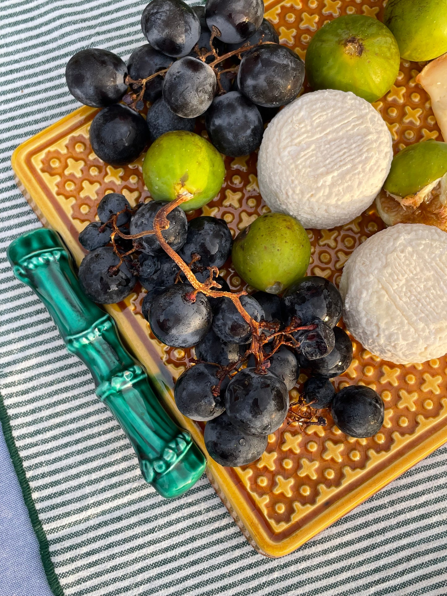 Plateau fromage décor cannage et  bambou