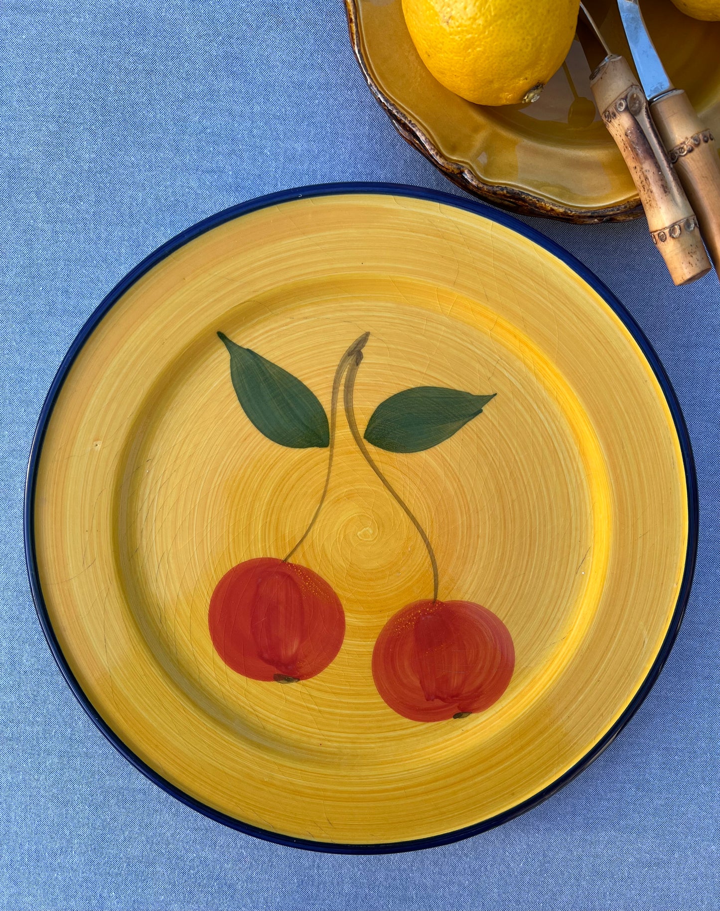 Grande assiette de présentation cerise
